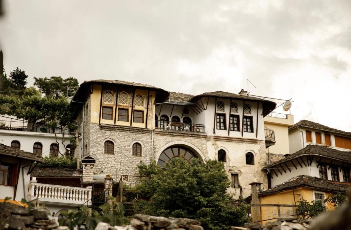 Emblematic House Apartment 2 Gjirokaster Bagian luar foto