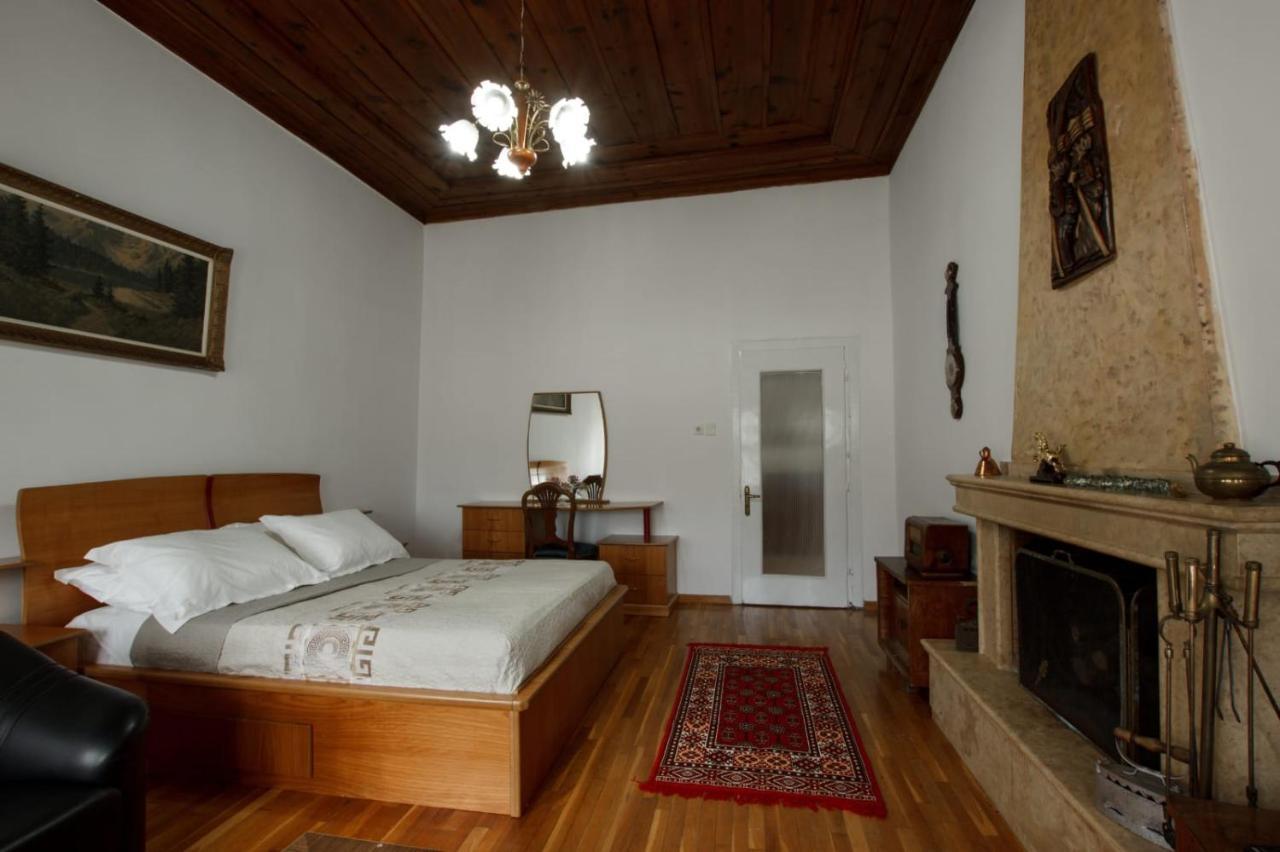Emblematic House Apartment 2 Gjirokaster Bagian luar foto