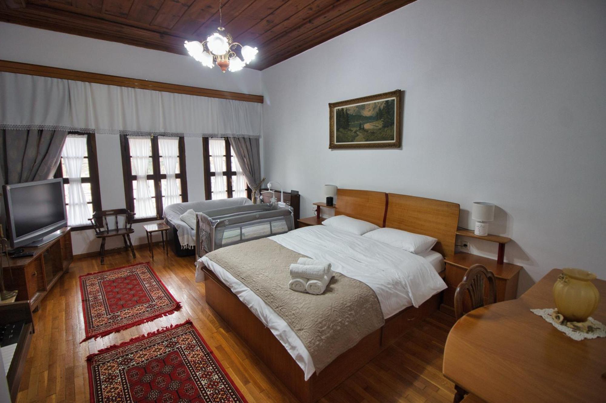 Emblematic House Apartment 2 Gjirokaster Bagian luar foto
