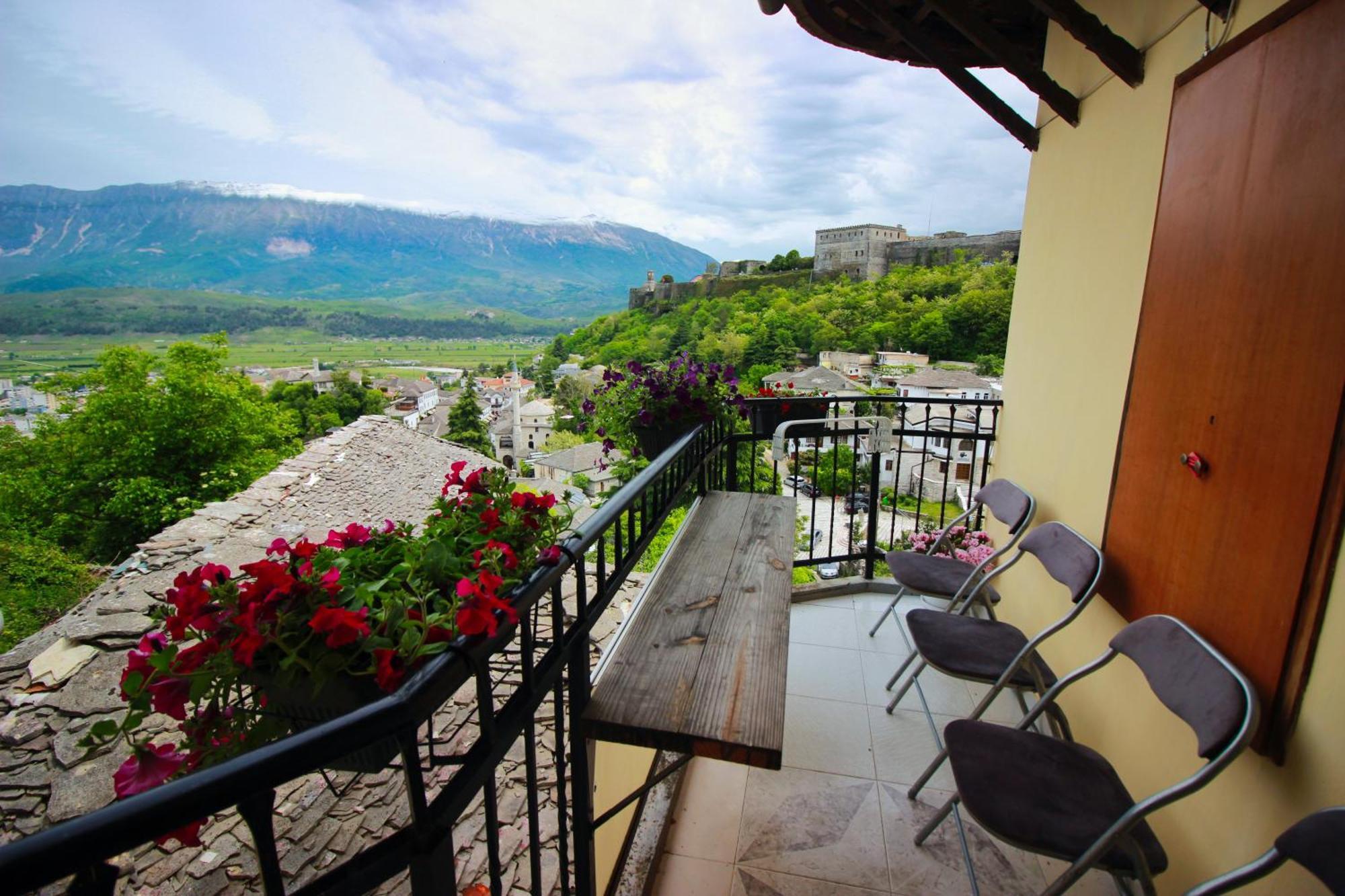 Emblematic House Apartment 2 Gjirokaster Bagian luar foto