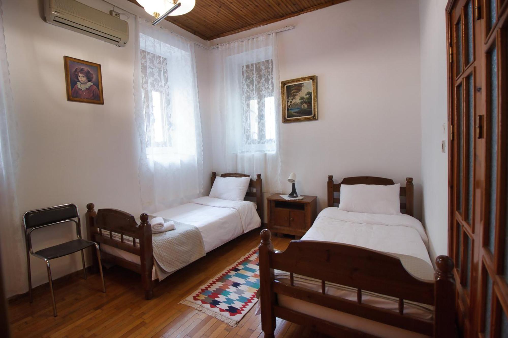 Emblematic House Apartment 2 Gjirokaster Bagian luar foto