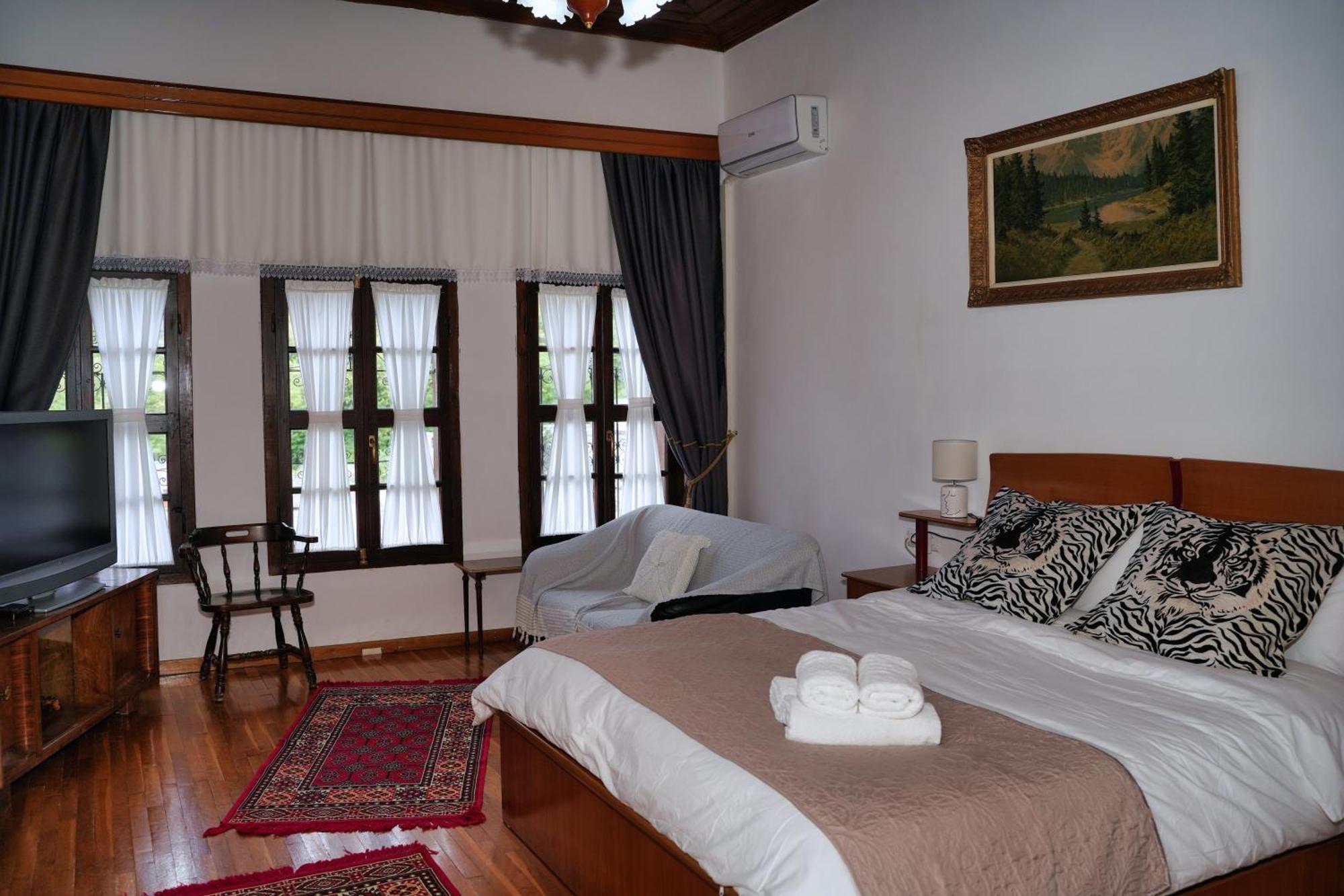 Emblematic House Apartment 2 Gjirokaster Bagian luar foto