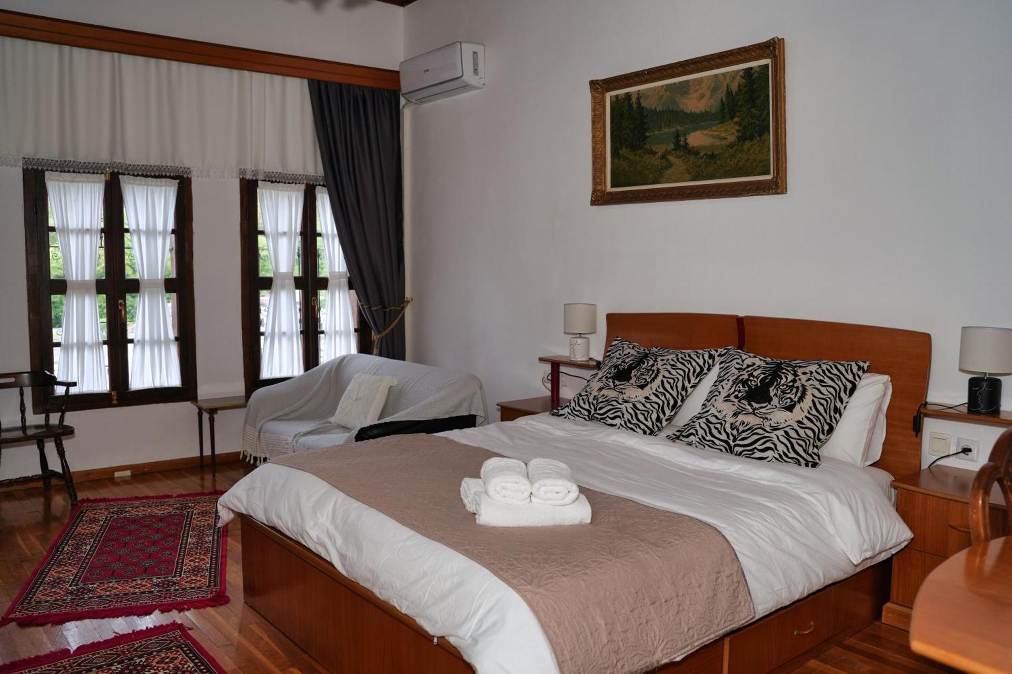 Emblematic House Apartment 2 Gjirokaster Bagian luar foto