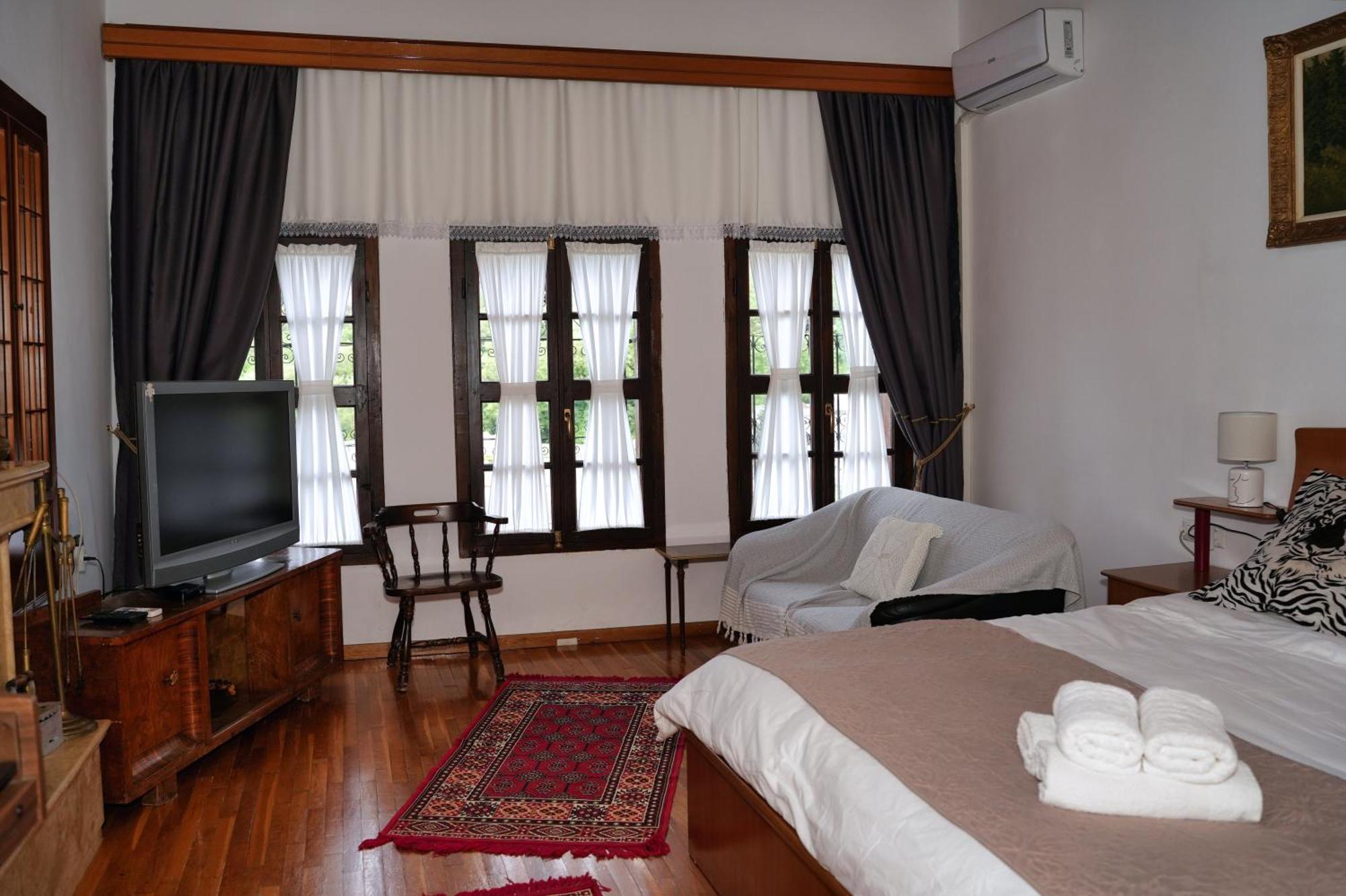 Emblematic House Apartment 2 Gjirokaster Bagian luar foto
