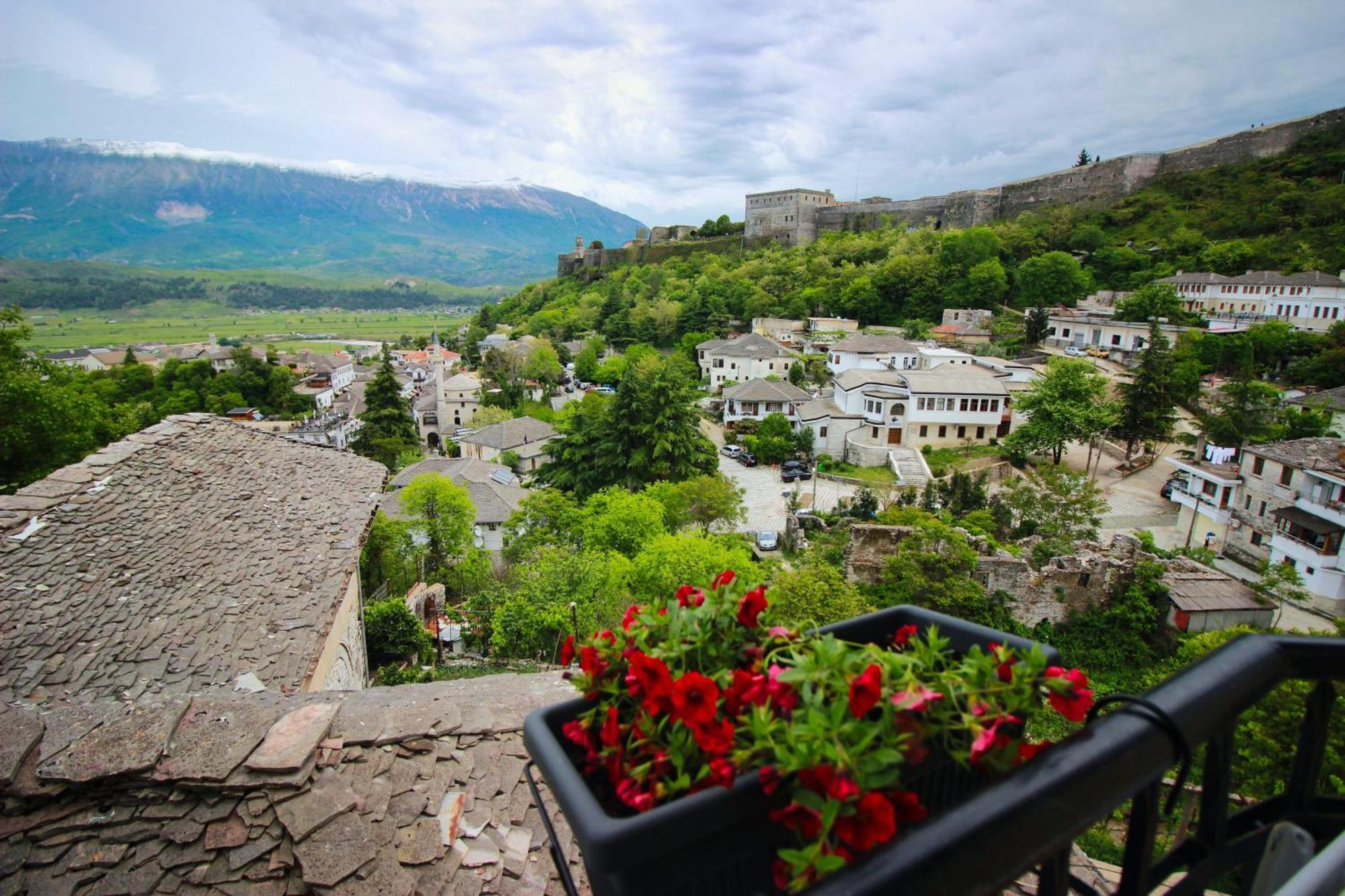 Emblematic House Apartment 2 Gjirokaster Bagian luar foto