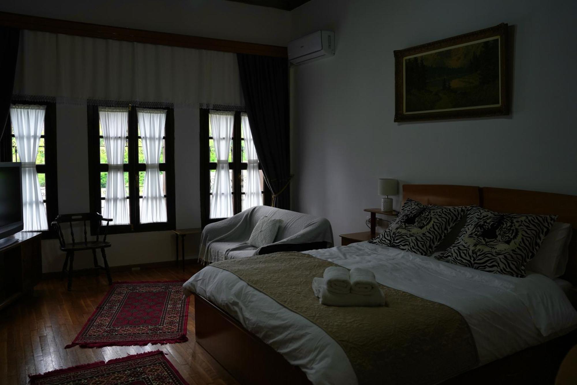 Emblematic House Apartment 2 Gjirokaster Bagian luar foto