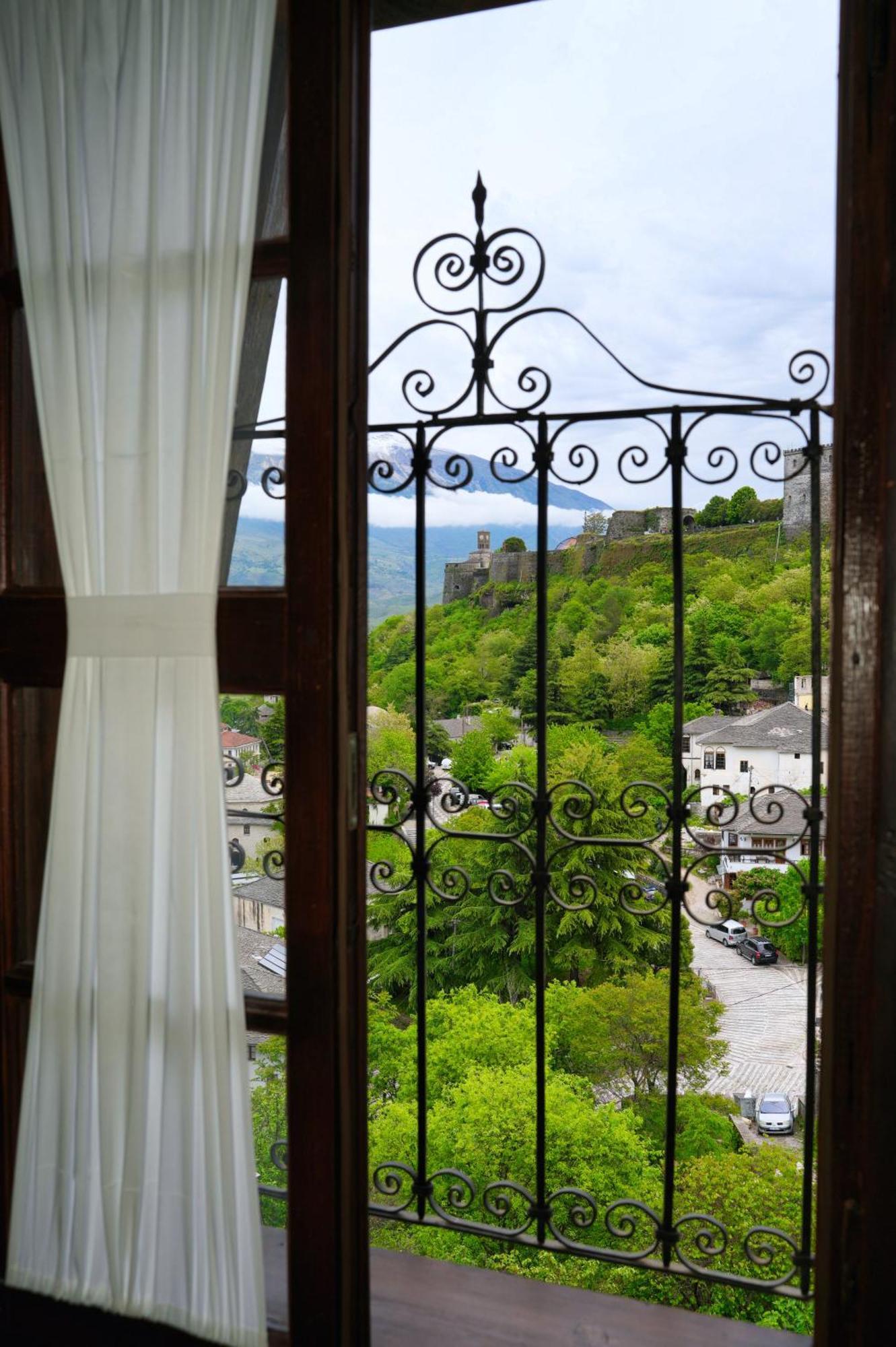 Emblematic House Apartment 2 Gjirokaster Bagian luar foto