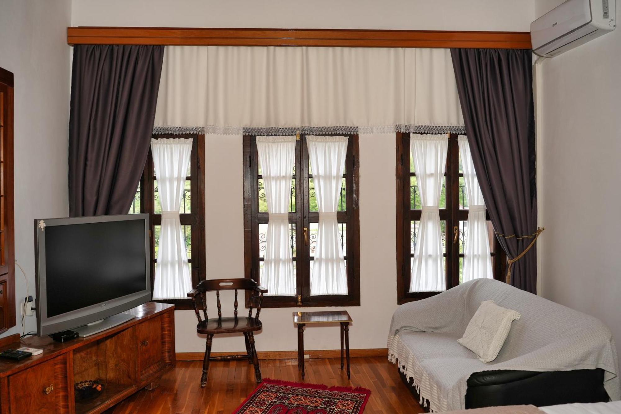 Emblematic House Apartment 2 Gjirokaster Bagian luar foto